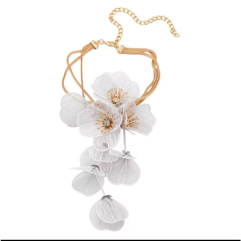 New ZARA White cascading flowers choker necklace iStatement Flower Floral | NWOT